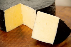 QUEIJO PARMESÃO CAPA PRETA ALAGOA PREMIADO OURO - MEIA PEÇA 500G