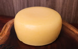 QUEIJO COLONIAL MATURADO POSSAMAI 1KG