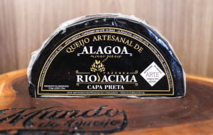 QUEIJO PARMESÃO CAPA PRETA ALAGOA PREMIADO OURO - MEIA PEÇA 500G