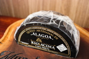QUEIJO PARMESÃO CAPA PRETA ALAGOA PREMIADO OURO - MEIA PEÇA 500G