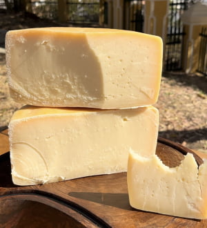 QUEIJO PARMESÃO MARANATA OURO PEÇA INTEIRA 9 MESES 5KG