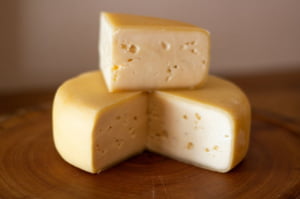 QUEIJO CANASTRA CAPELA VELHA PREMIADO PRATA - MEIA PEÇA 500G