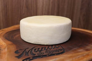 QUEIJO CANASTRA MEIA CURA MÉDIA 1 KG