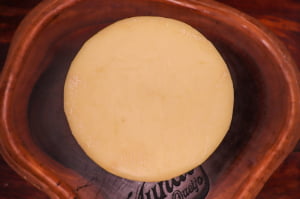 QUEIJO CANASTRA PEDACIN DA SERRA PREMIADO OURO 700G
