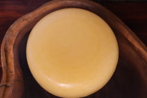 QUEIJO COLONIAL MATURADO POSSAMAI 1KG