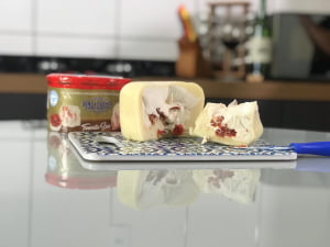 QUEIJO TRUFADO DE TOMATE SECO BOM DA FAZENDA 600G